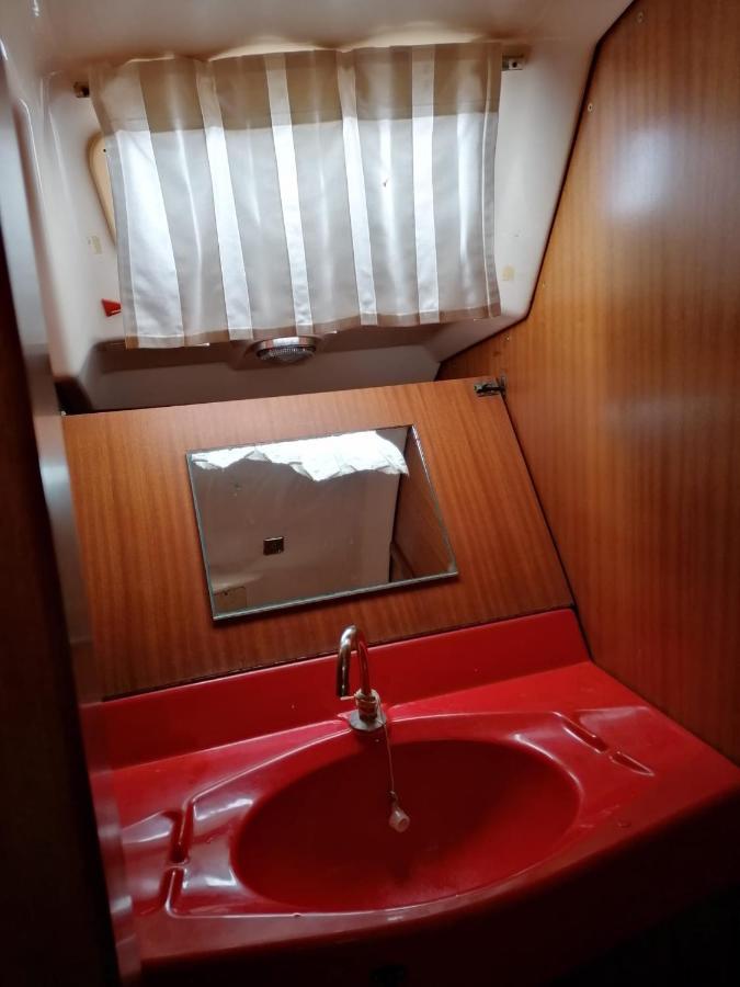 Cozy Sailboat In Barcelona!! No Showers Sant Adria de Besos Exterior photo